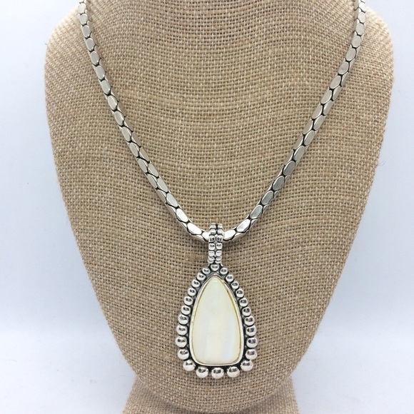 3/$30 MOTHER OF PEARL MOP STATEMENT SILVER TONE PENDANT CLIP ON EARRING SET - Picture 5 of 17